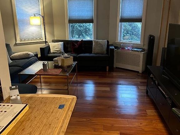 4th image of 200 Claremont Ave