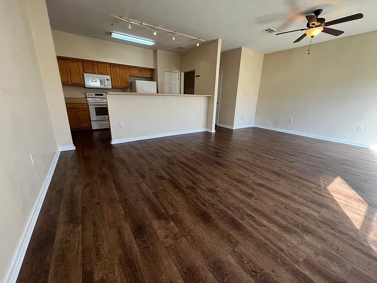 1028 Anniston Ct — Photo 6