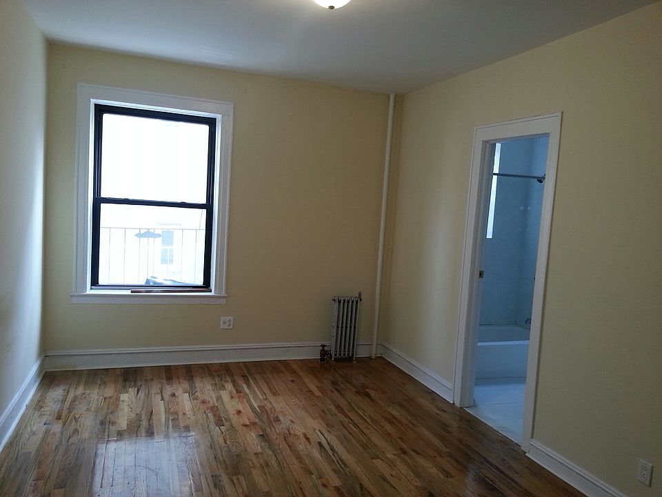 2nd image of 11853 Metropolitan Ave APT 6C