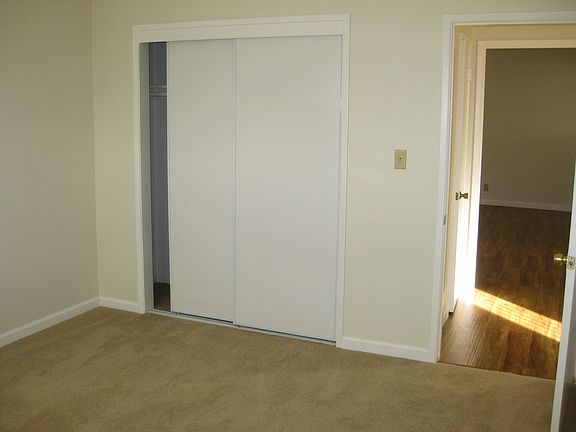 5th image of 2255 Shamrock Dr APT 4