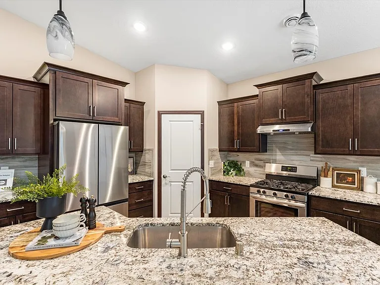1017 109th Ct NE — Photo 8
