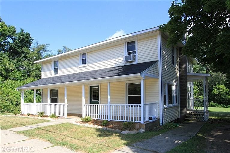 1st image of 218 W Highway St