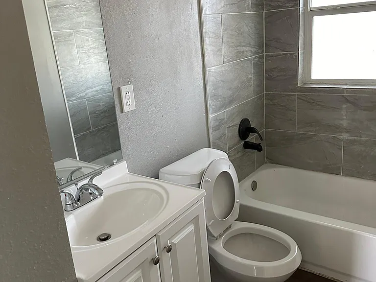 2401 Shropshire St — Photo 20