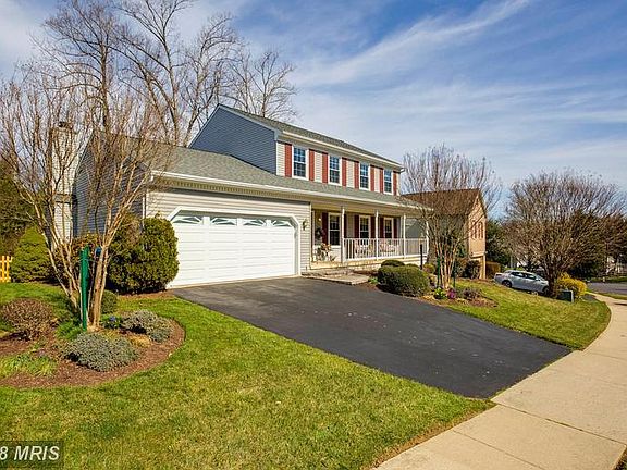 Double-wide driveway and 2-car garage