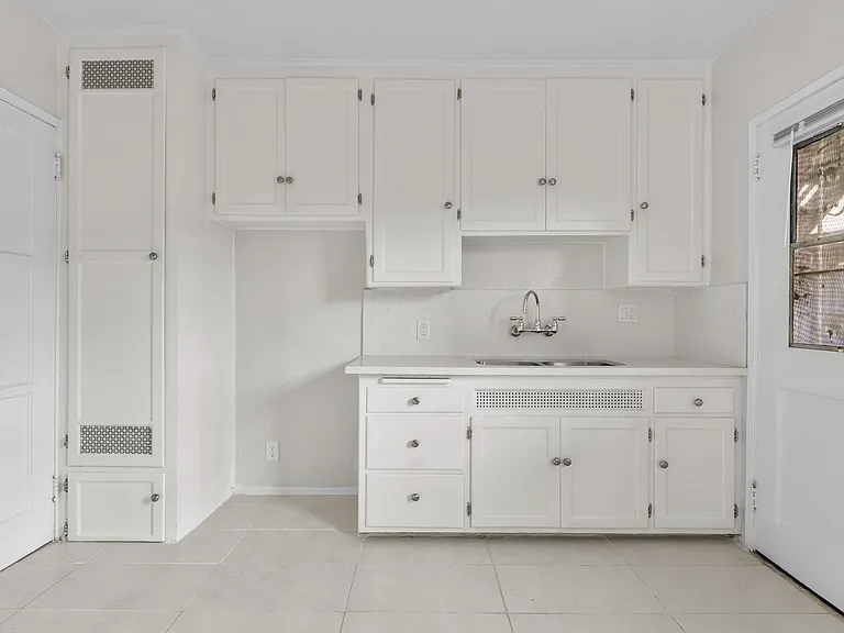 3720 W Adams Blvd #1 — Photo 11