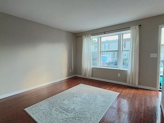 2nd image of 780 Cap Ln