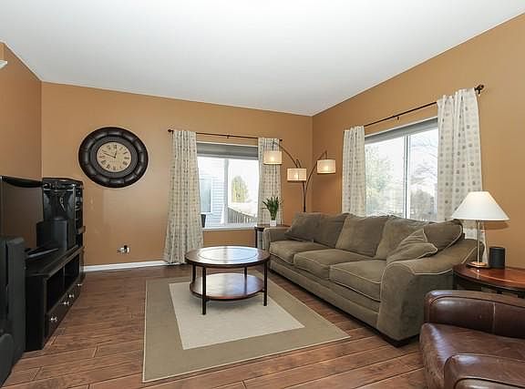 3rd image of 101 Woodland Park Cir