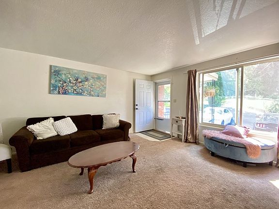 2nd image of 102 Park Dr #102A
