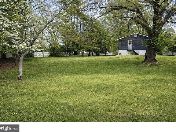 3rd image of 2465 Flint Hill Rd