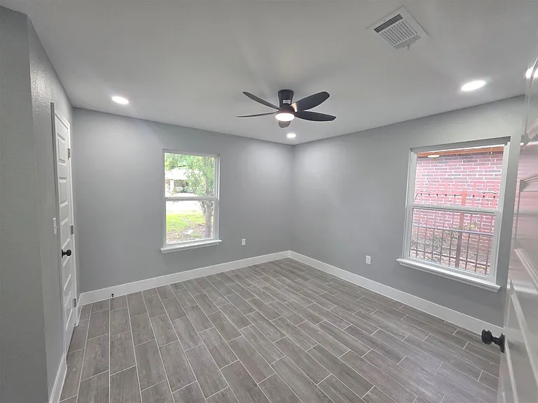 3914 Southlawn St — Photo 11