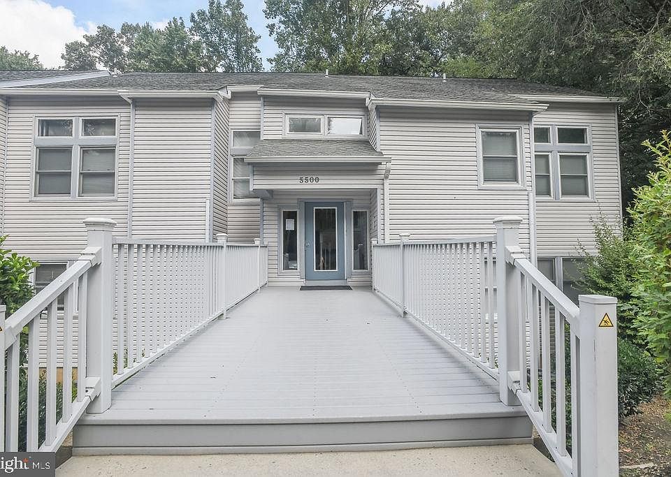 1st image of 5505 Diana Dr #195