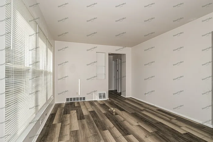 3 bed, 1.0 bath, 864 sqft, $1,445 — Photo 4