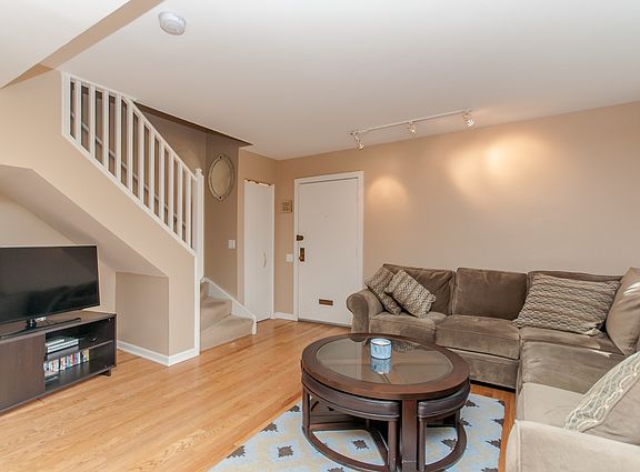 3rd image of 2026 N Larrabee St #0