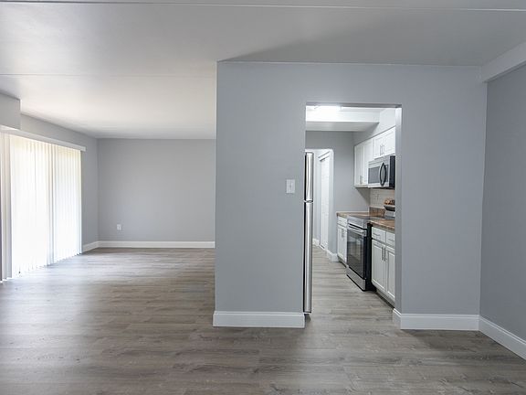 2nd image of 1202 Westlawn Ct #3A