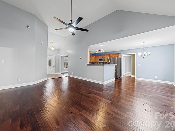 5th image of 118 Sundance Cir