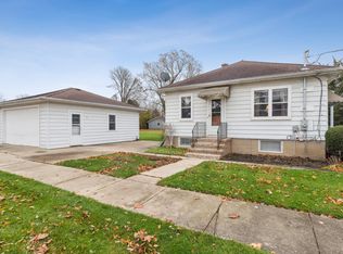 101 McKinley Ave, Lake Villa, IL 60046