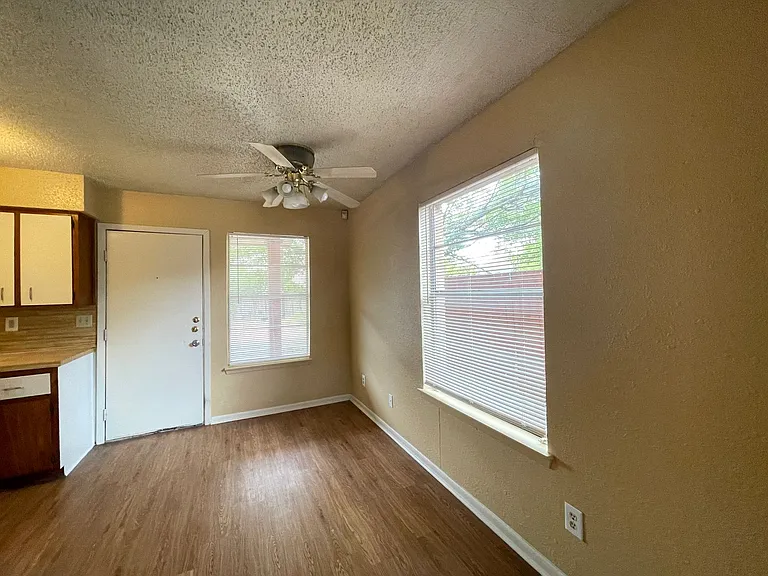 2208 Hunt Dr — Photo 9