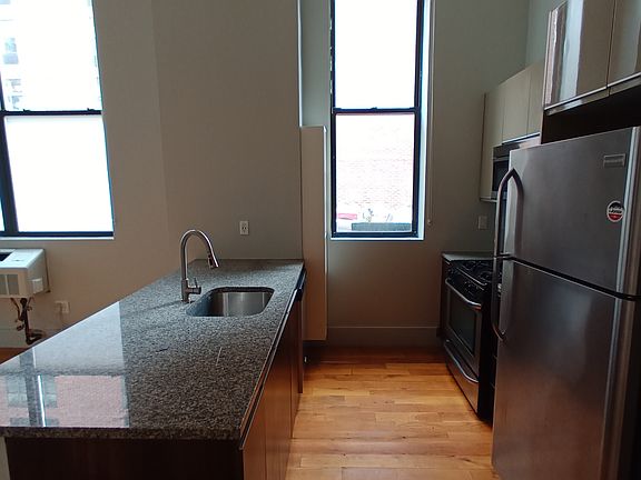 5th image of 41 Kosciuszko St APT 112