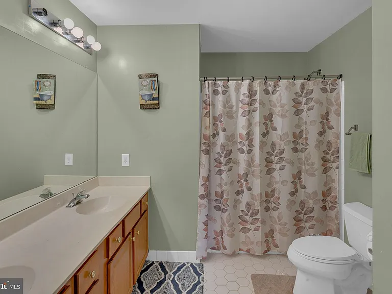 16 Cardiff Ct — Photo 32