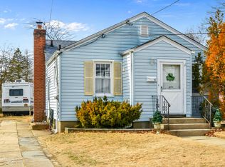35 Grand Ave, Lynbrook, NY 11563