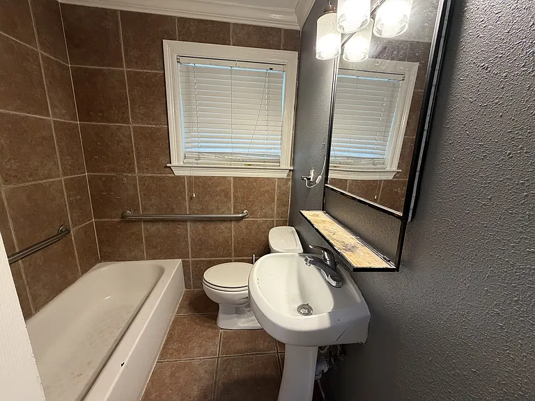 7532 Patricia St — Photo 12