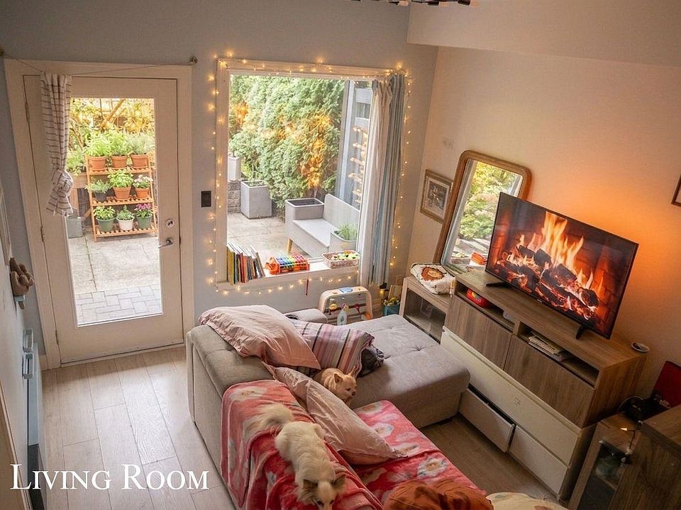 1st image of 6588 Elgin Ave #105