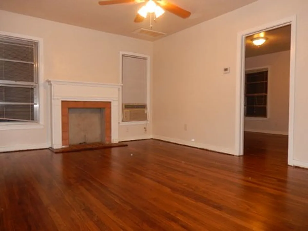 Building Photo - 8910 Santa Clara Dr