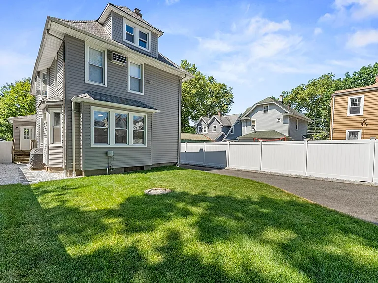 172 Cedar St #1 — Photo 17