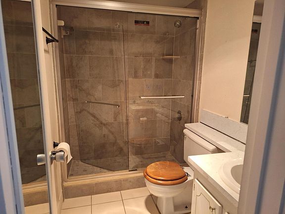 4th image of 127 Dorchester F Club