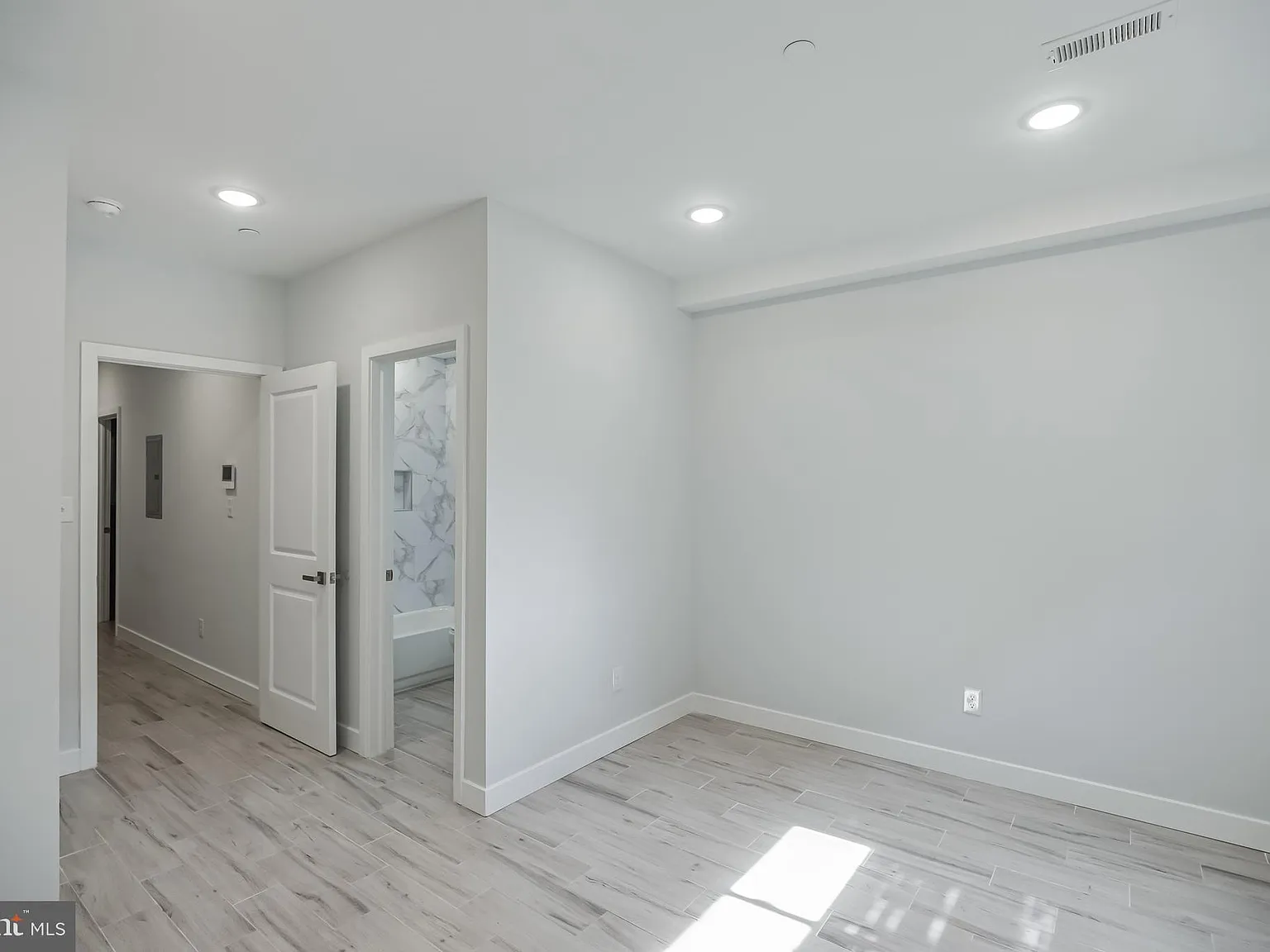3 bed, $2,150 — Photo 4