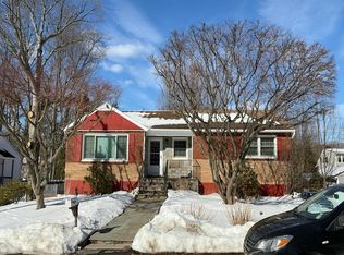 390 Lakeside Dr, Bridgeport, CT 06606