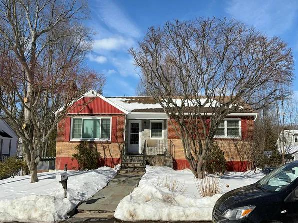 390 Lakeside Dr, Bridgeport, CT 06606