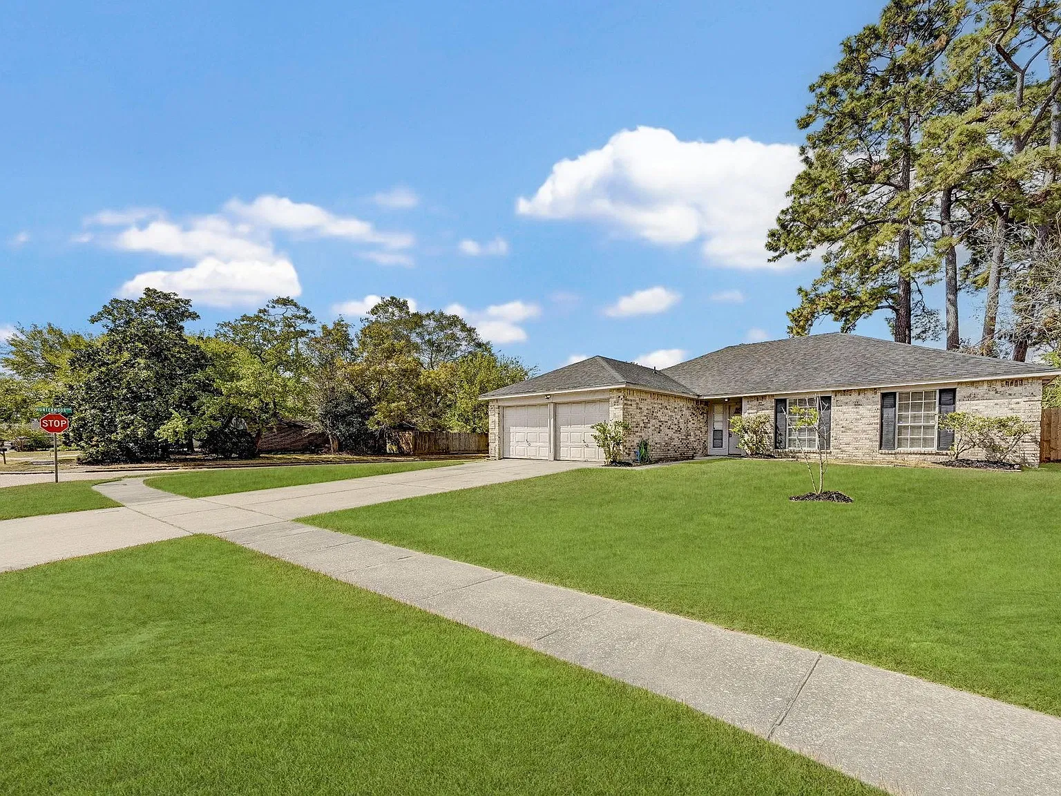 4 bed, 2.0 bath, 1580 sqft, $1,695 — Photo 2