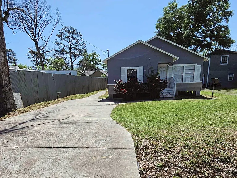 8708 Lanewood Dr — Photo 1
