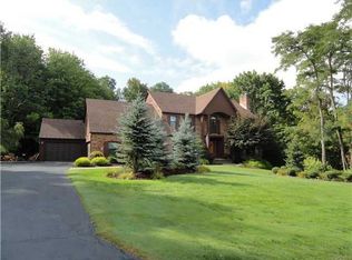 5 Hillsboro Dr, Orchard Park, NY 14127