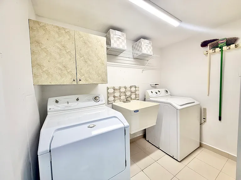 690 Teniente Cesar Luis Gonzalez Ave — Photo 23