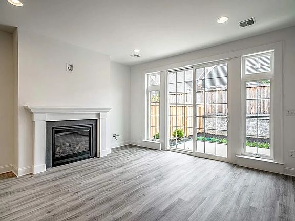3rd image of 3115 Grove Ct