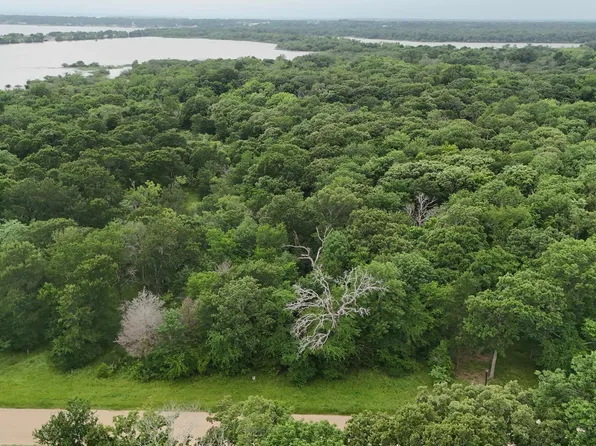 114 Oakmont Dr, Mabank, TX 75147