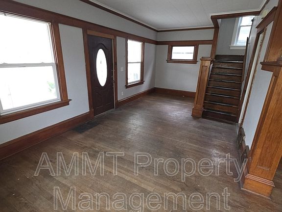 4th image of 1837 Grande Ave SE