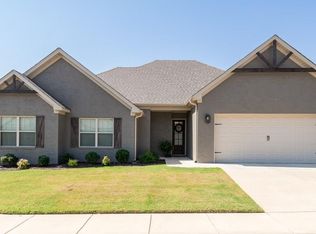 1709 Vine Maple Dr, Benton, AR 72019