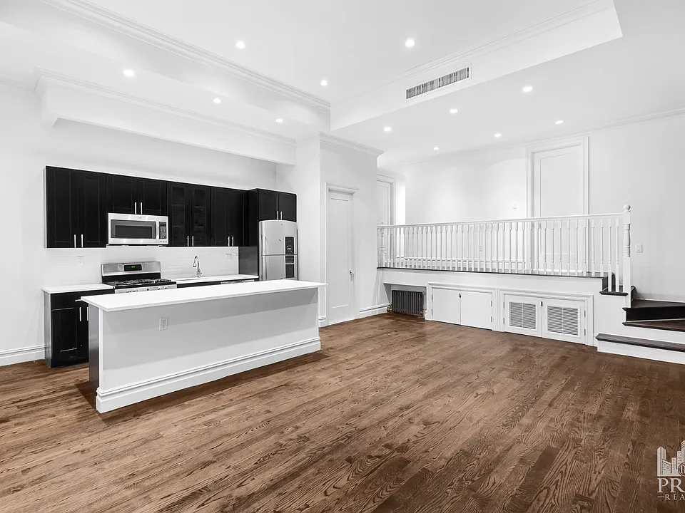 228 Thompson St #1A