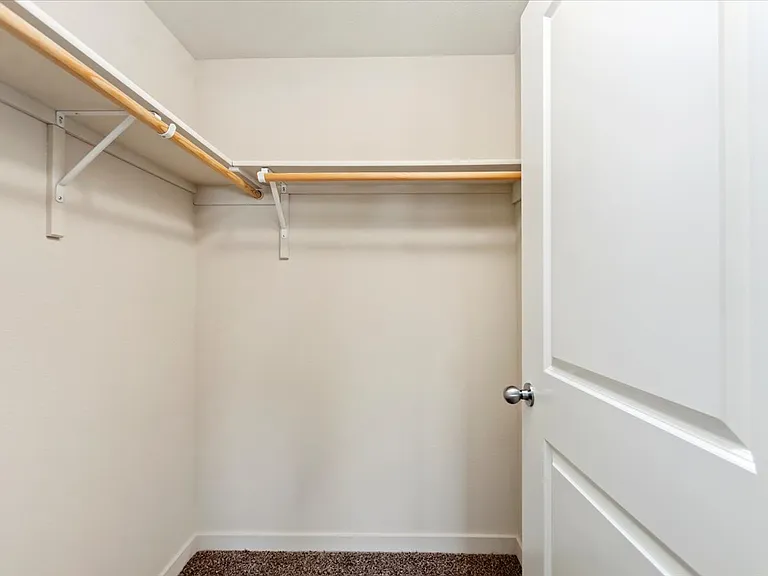 Owyhee Park Apartments — Photo 27