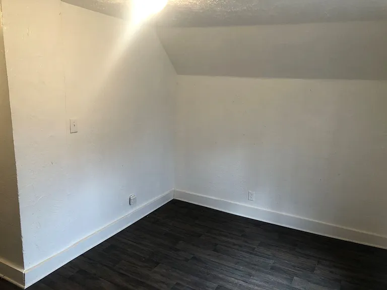 1127 Victory St — Photo 11