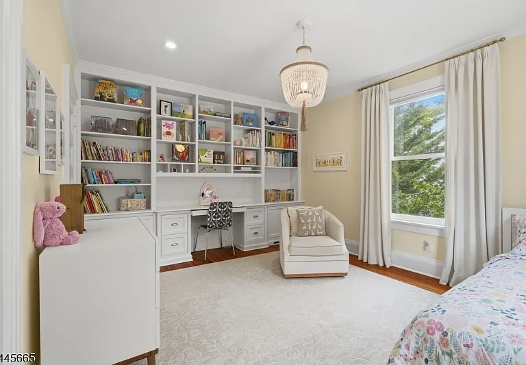 40 Oakwood Ave — Photo 23