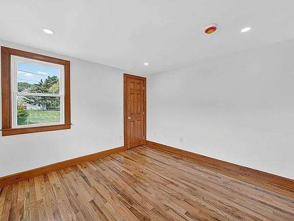 4th image of 4434 Huntington Forest Blvd