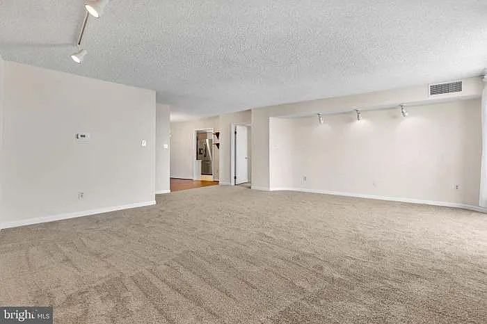 1101 S Arlington Ridge Rd #413 — Photo 14