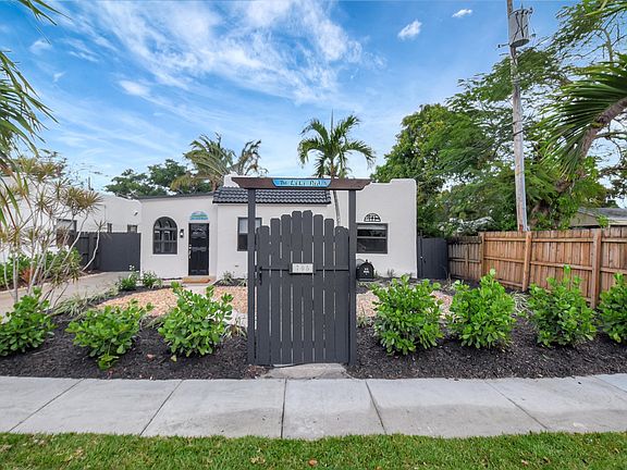 4th image of 705 Colonial Road