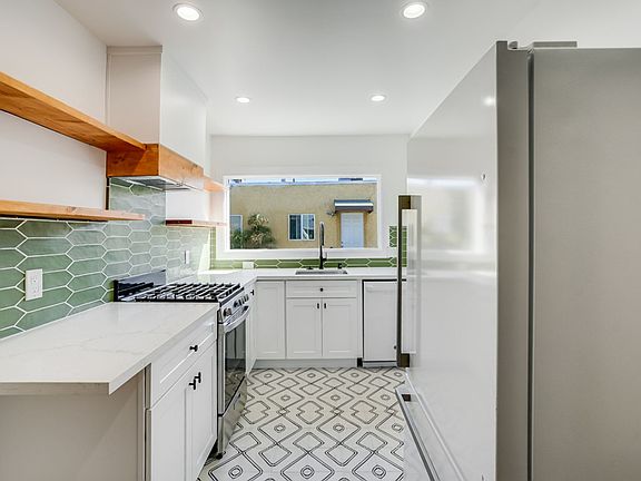 2nd image of 631 N Rampart Blvd #633