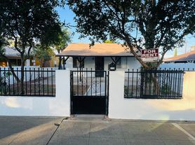 1230 Omelveny Ave, San Fernando, CA