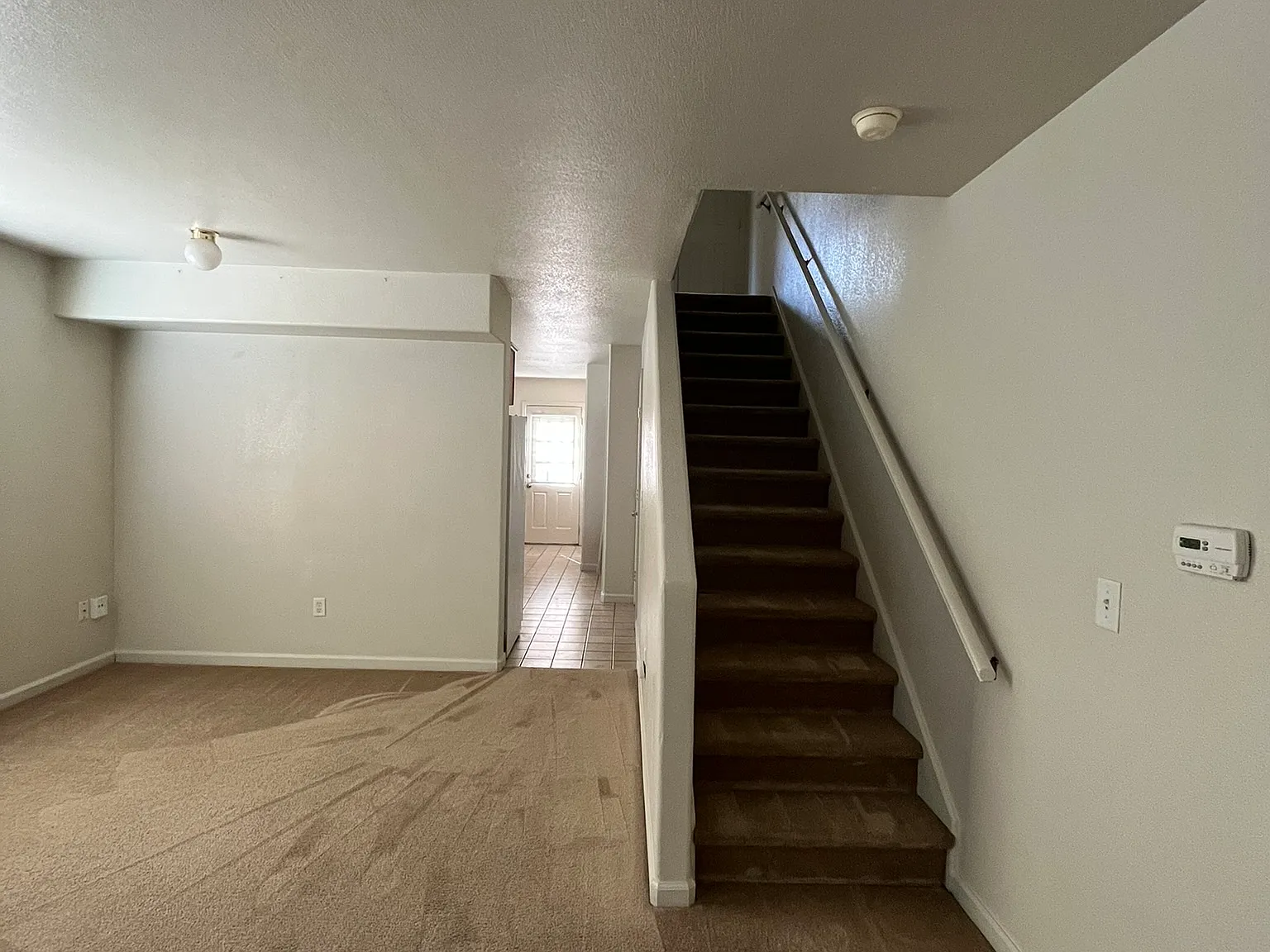 2 bed, 1.5 bath, 1320 sqft, $2,100 — Photo 2